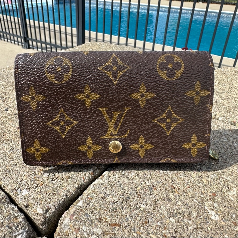 Louis Vuitton Monogram Tressor wallet